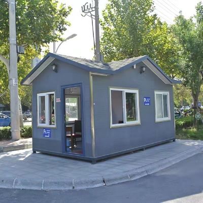 Ξύλινο μικροσκοπικό σπίτι σε λευκό / γκρι / μαύρο με πάτωμα 18mm MgO