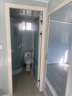 Τυλιγμένα σιδηροδρομικά κτίρια